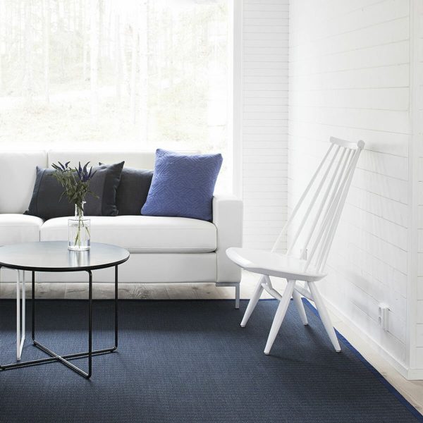 VM Carpet Kelo paperinarumatto 133x200 cm musta/sininen